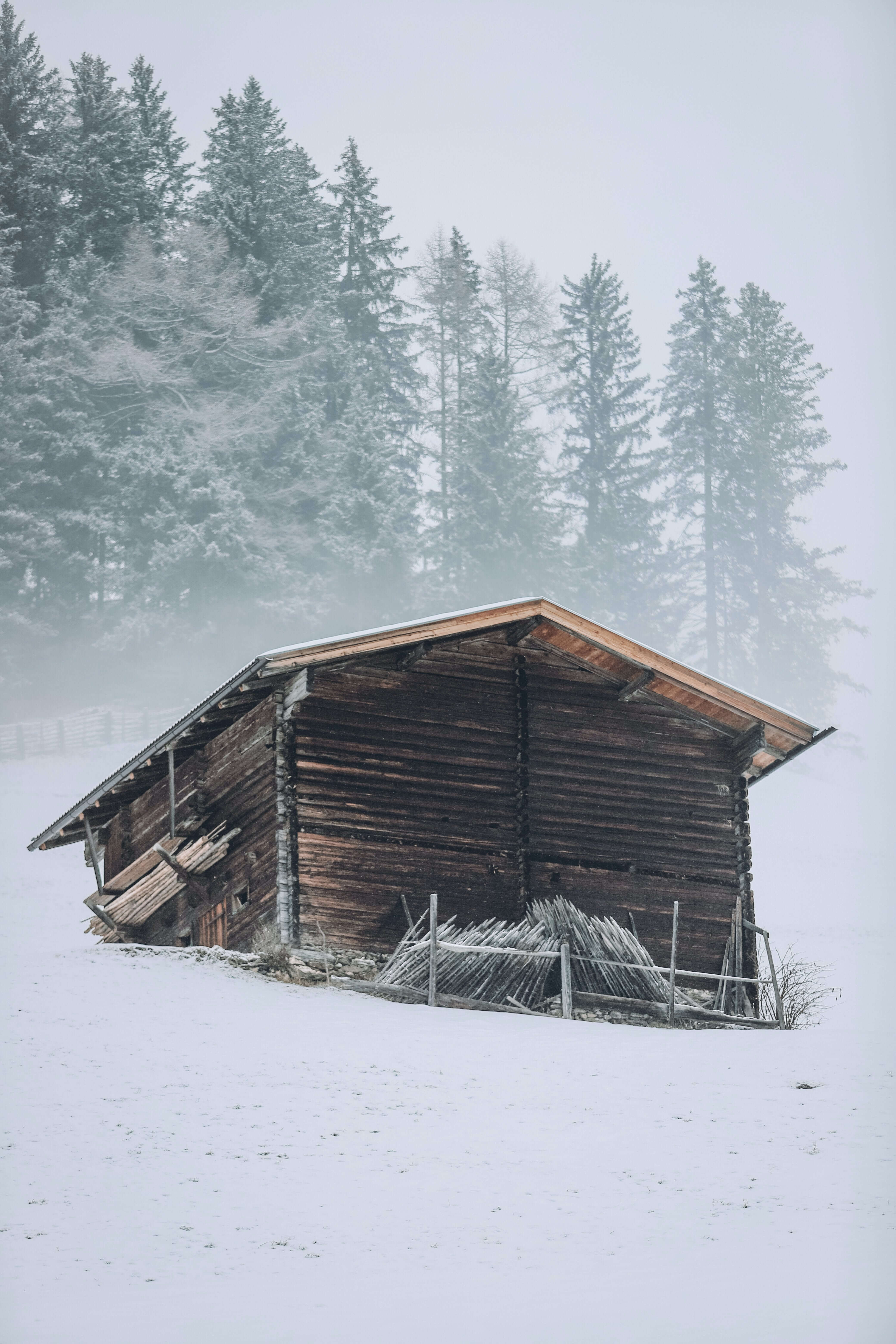 pic of house on mountain